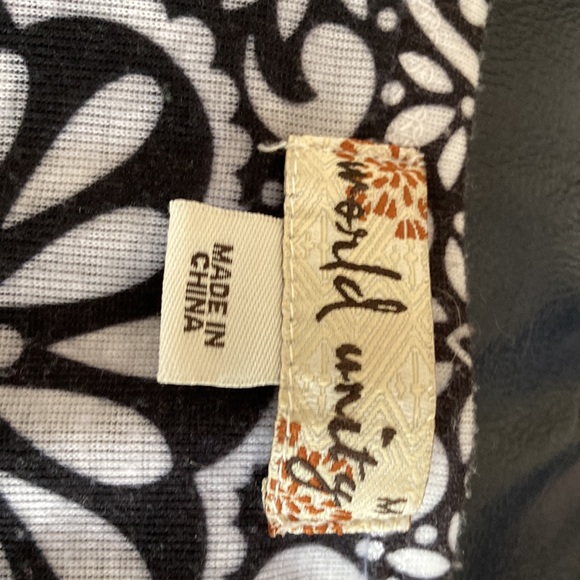 Women’s printed jeweled top - Picture 3 of 5